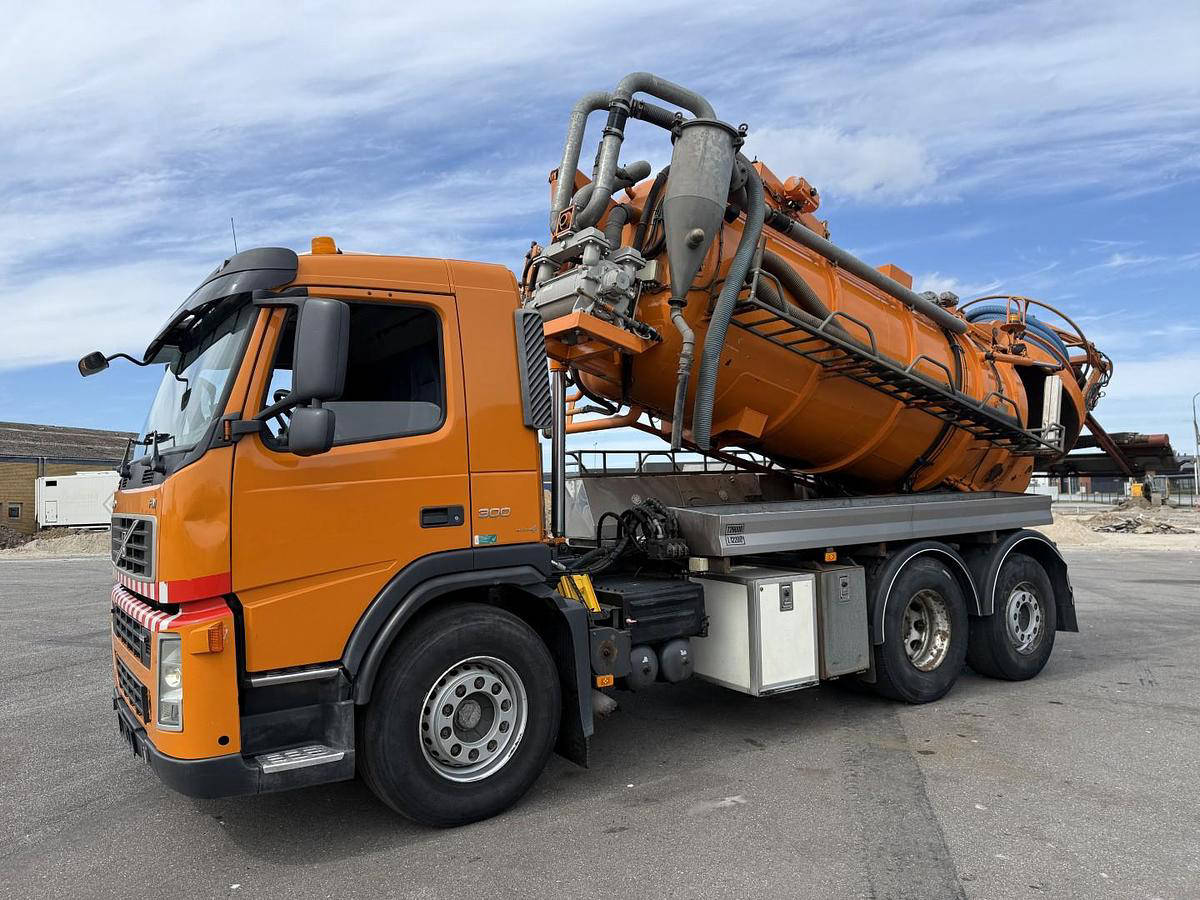Volvo FM 300 6x2