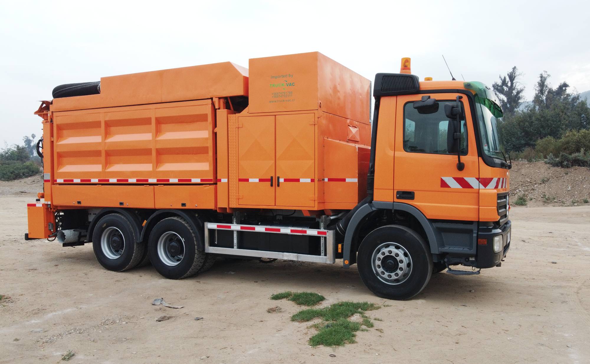 Camión Limpia Fosas/Hidrojet - Marca: Mercedes-Benz - Modelo: Excavador de Succión 36.000m3/hr