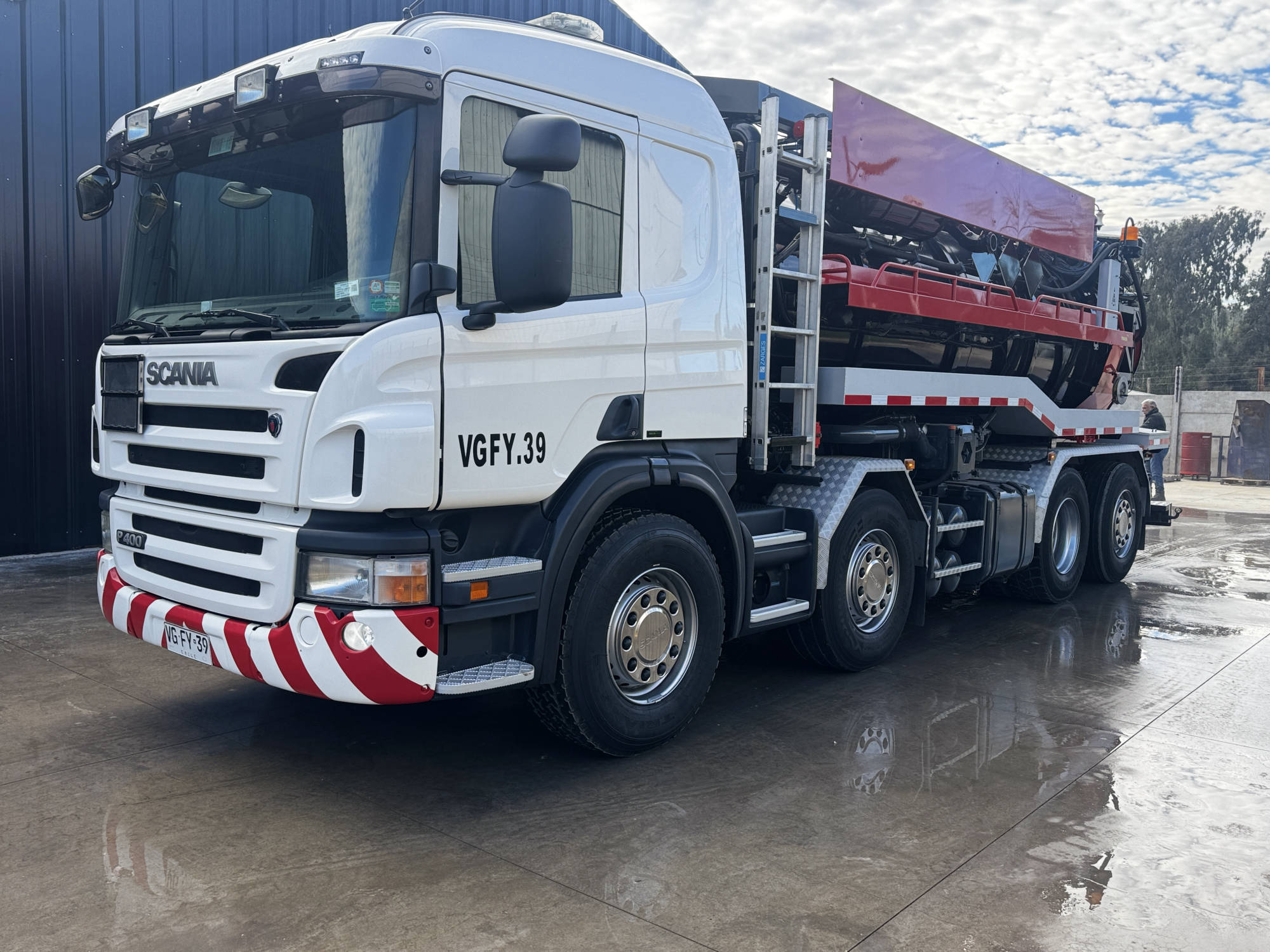 Scania P400 8x2 13m3