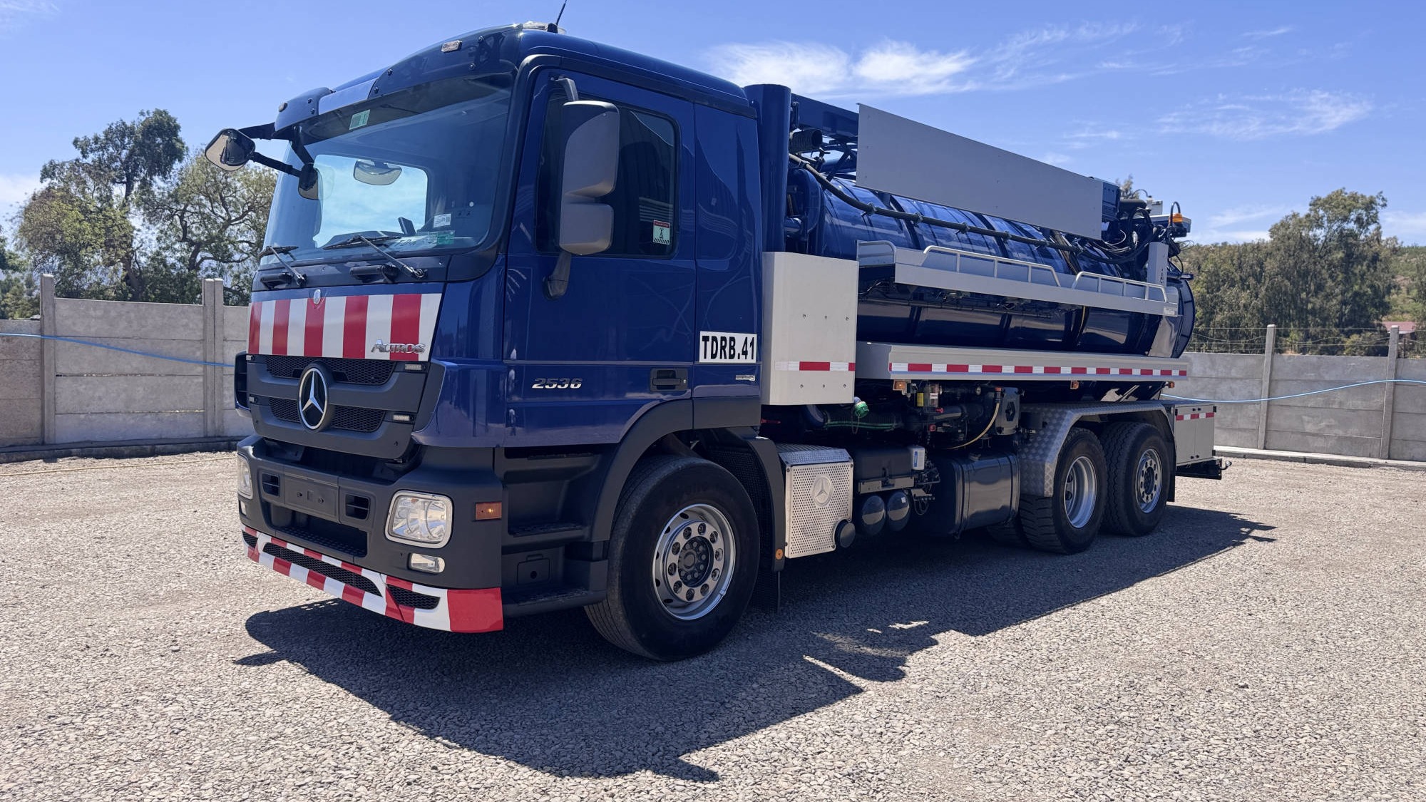 Camión Limpia Fosas/Hidrojet - Marca: Mercedes-Benz - Modelo: Actros 2536 6x2 10m3