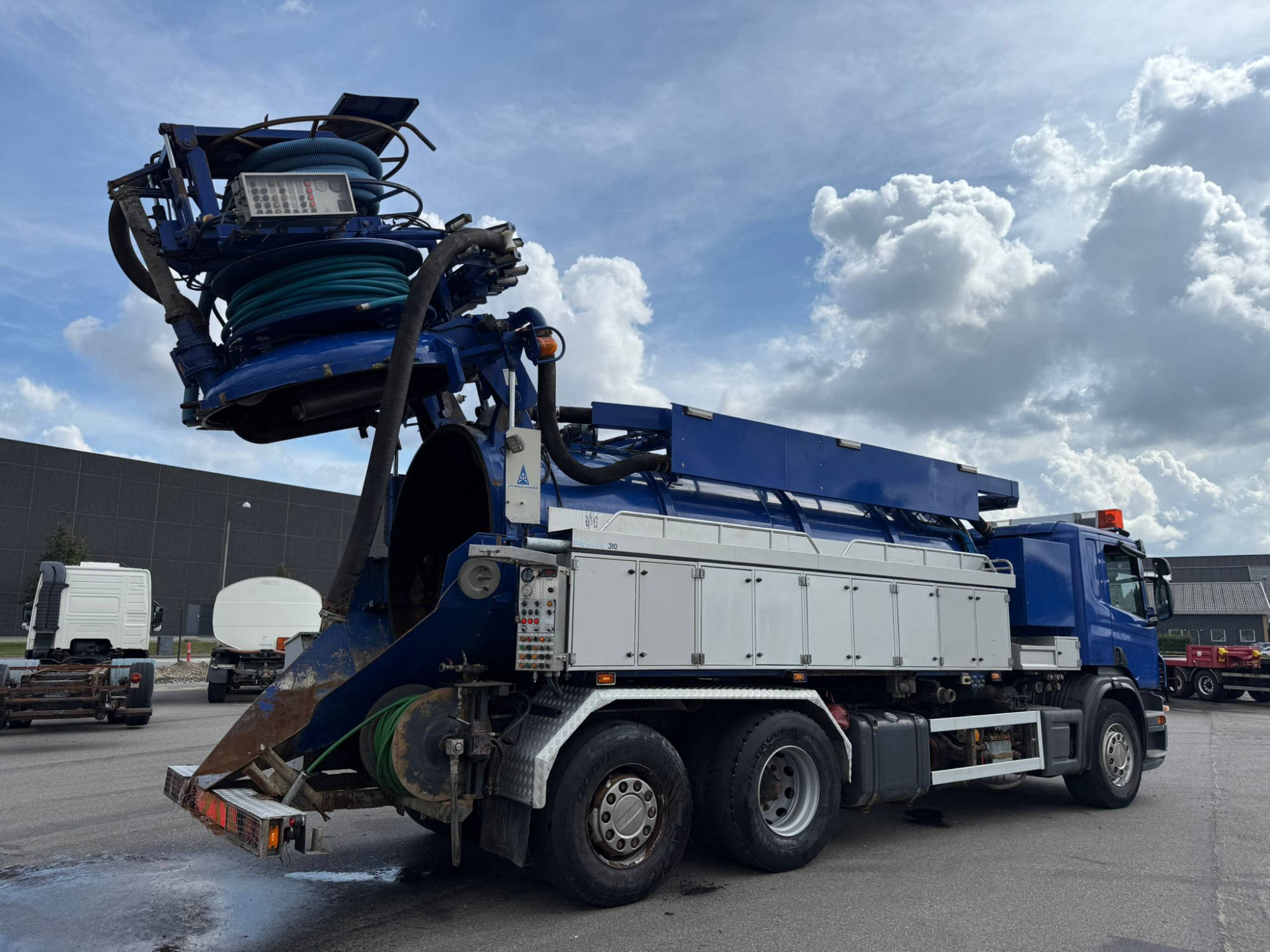 Scania P340 6x2