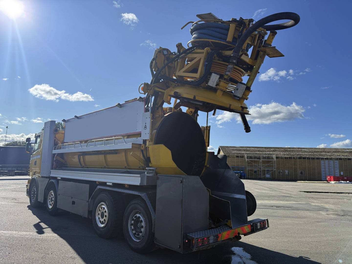 Scania R480 8x2 13.5 m3